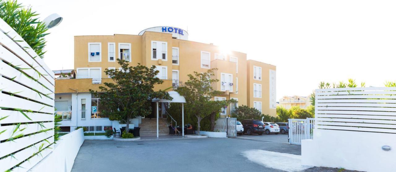 Hotel Holiday 바스토 외부 사진